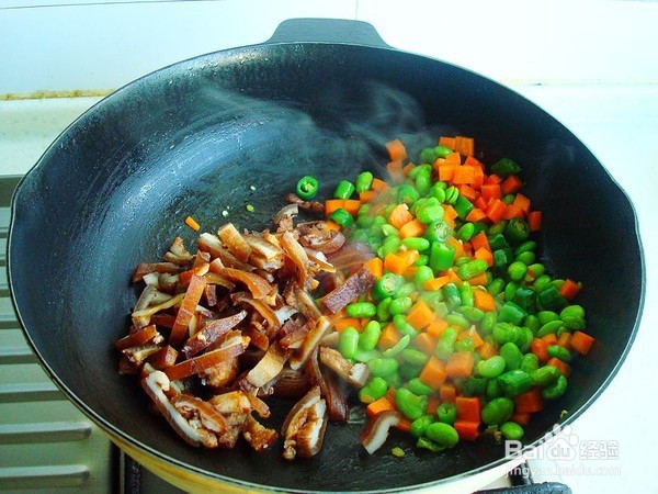 毛豆胡萝卜炒肉皮的做法