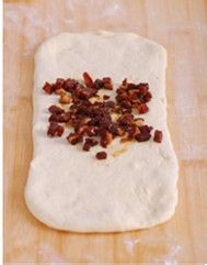 外酥内软的发面饼。『主食肉饼』