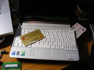 宏基Aspire One上网本更换内存拆机教程