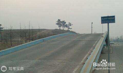 坡道起步总挂？学会这两招，爬坡一次过关！