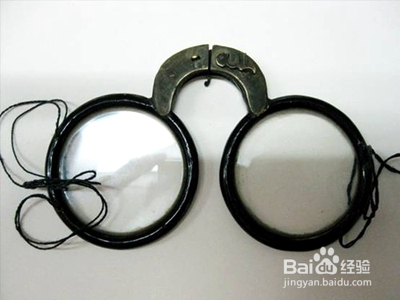 凹造型必备单品眼镜 最初居然没有腿儿