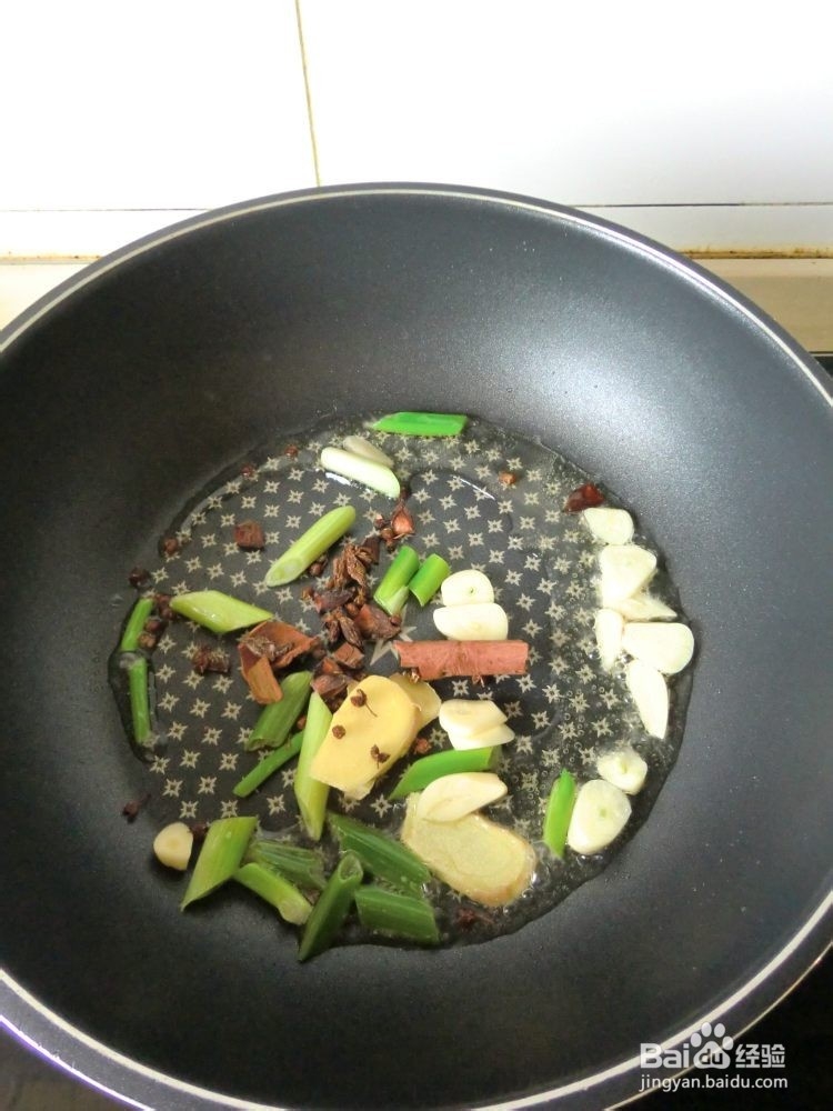 红焖砂锅牛肉怎么做