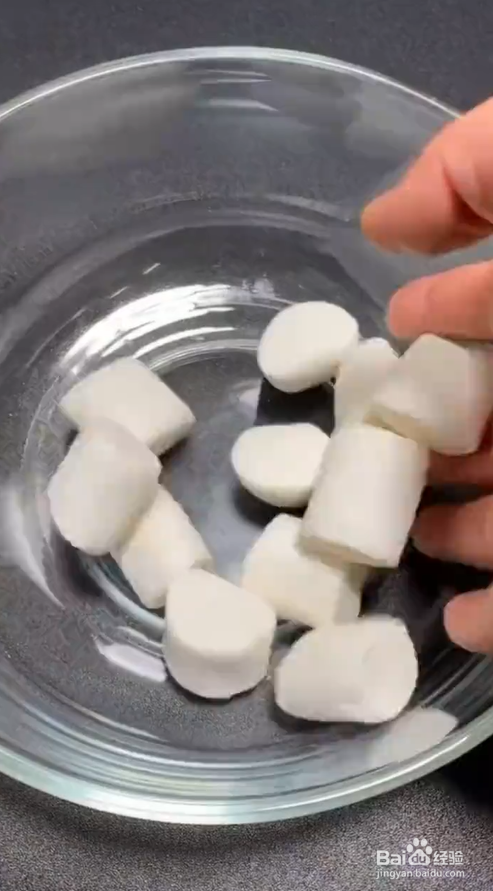 如何简单制作美味好吃的草莓布丁