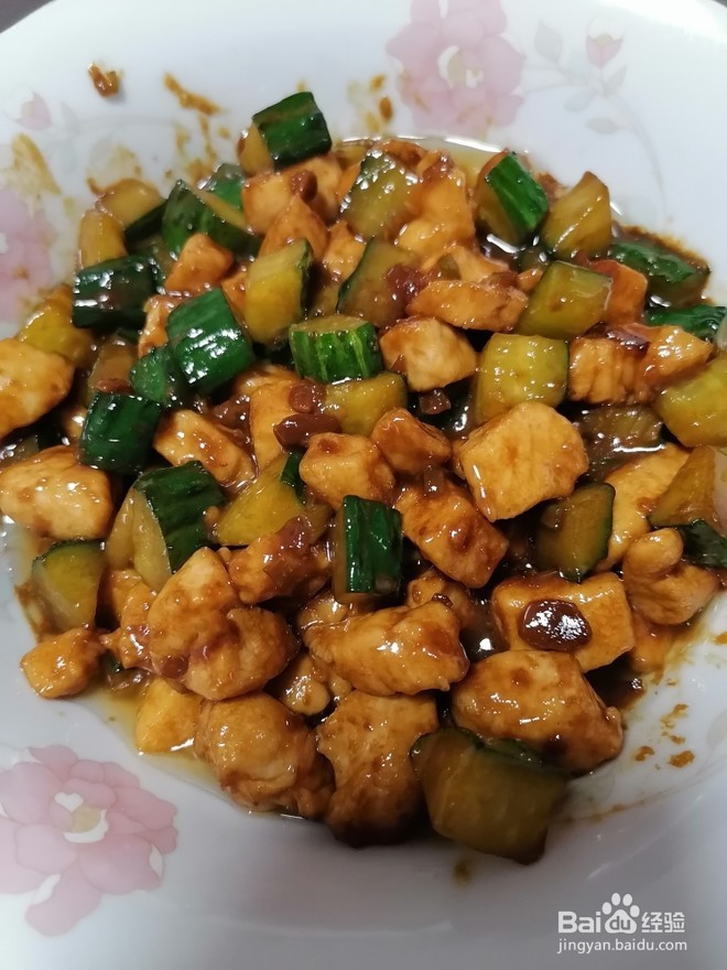 如何做酱爆鸡丁