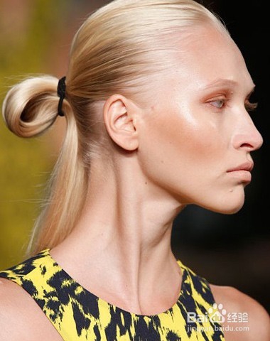 偷学T台大牌发型 一周束发天天变花样