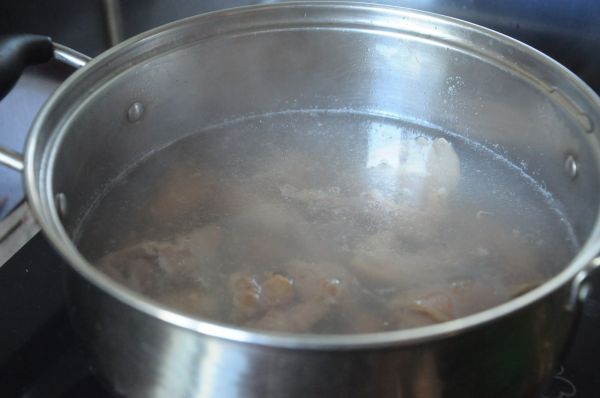 榛蘑三黄鸡煲汤