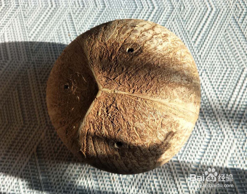 椰壳这么做,居然还能当装饰品?