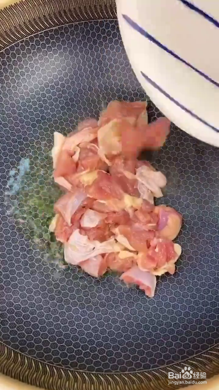 如何制作好吃的鸡腿肉焖饭？
