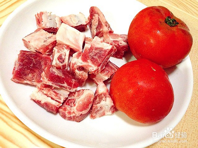 西红柿焖排骨的做法
