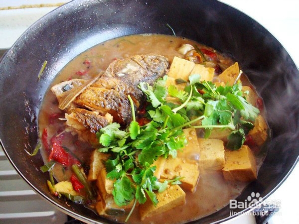 豆腐块炖鱼头