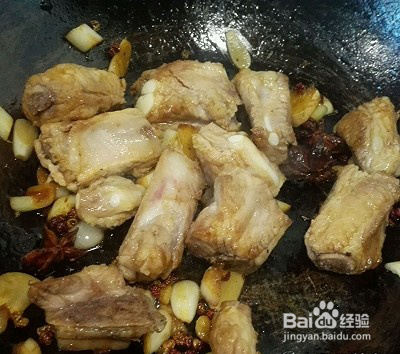 家常排骨炖海带的做法