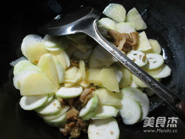 榨菜丝长瓜煮土豆