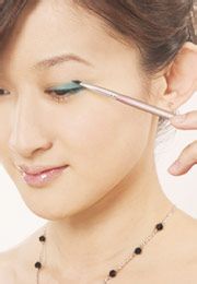 眼妆的画法_非主流眼妆画法_两种最易学眼妆画法