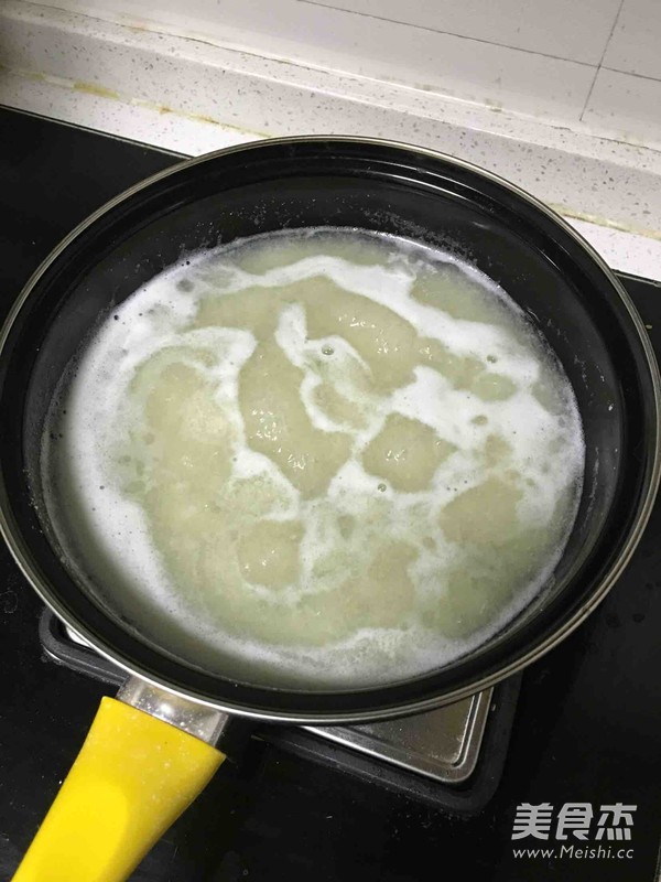 雪梨银耳羹的做法