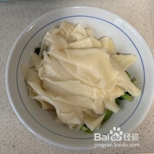 怎么用饺子皮做油泼面