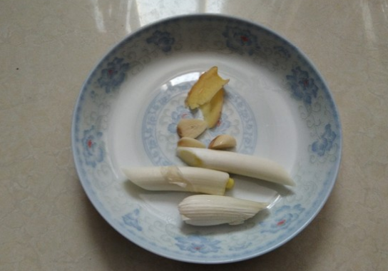 茄子炖土豆和牛肉能一起吃吗