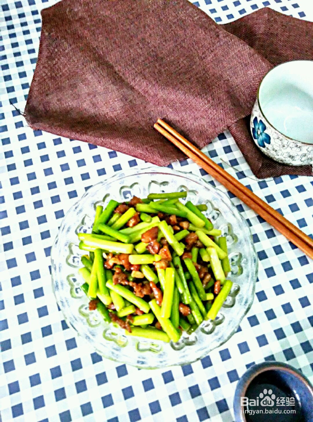 蒜苔炒肉丁的做法