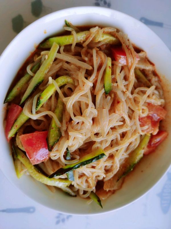 酸酸甜甜拌冷面