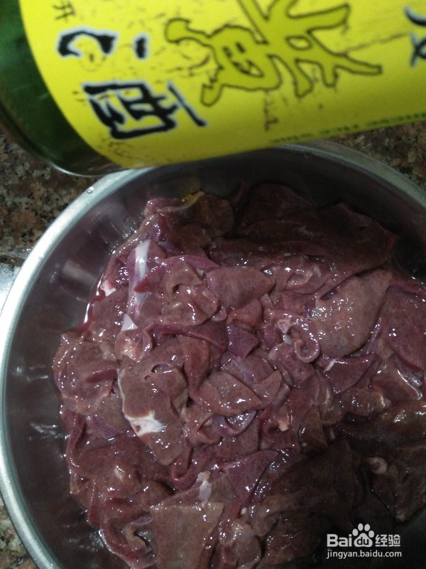 不能错过的美食—猪肝炒大葱的做法