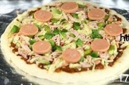 怎样在家中自制美味的金枪鱼火腿pizza