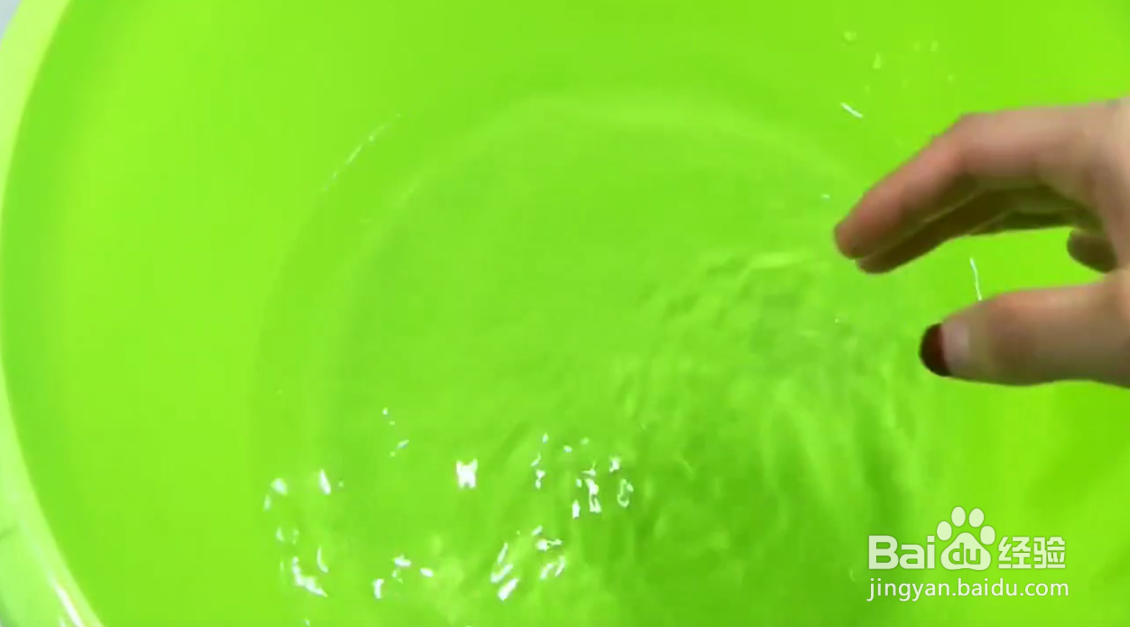 如何清洗干净衣服上的血渍