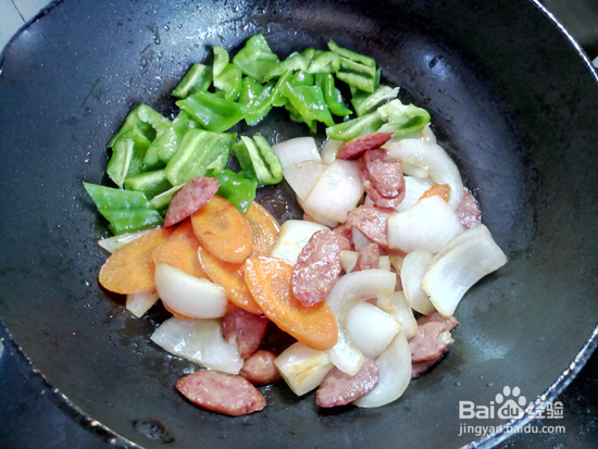 黑胡椒酱牛肉肠意面