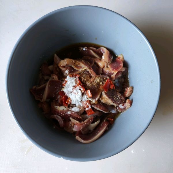 泡椒藕带炒鸡胗