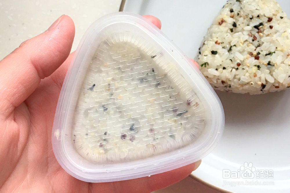 给对象做的藜麦蛋黄肉松三角饭团