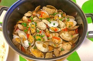 家常美味花蛤粉丝煲