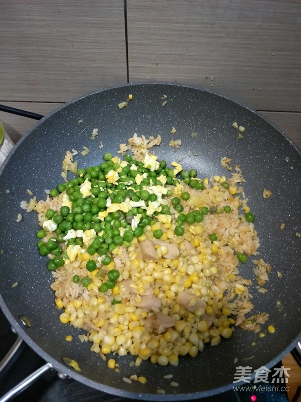 菠萝碗豆玉米炒饭