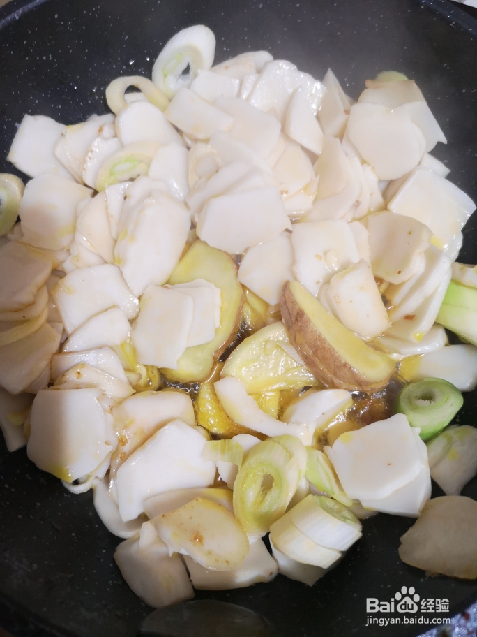 味美鲜香的大闸蟹炒年糕