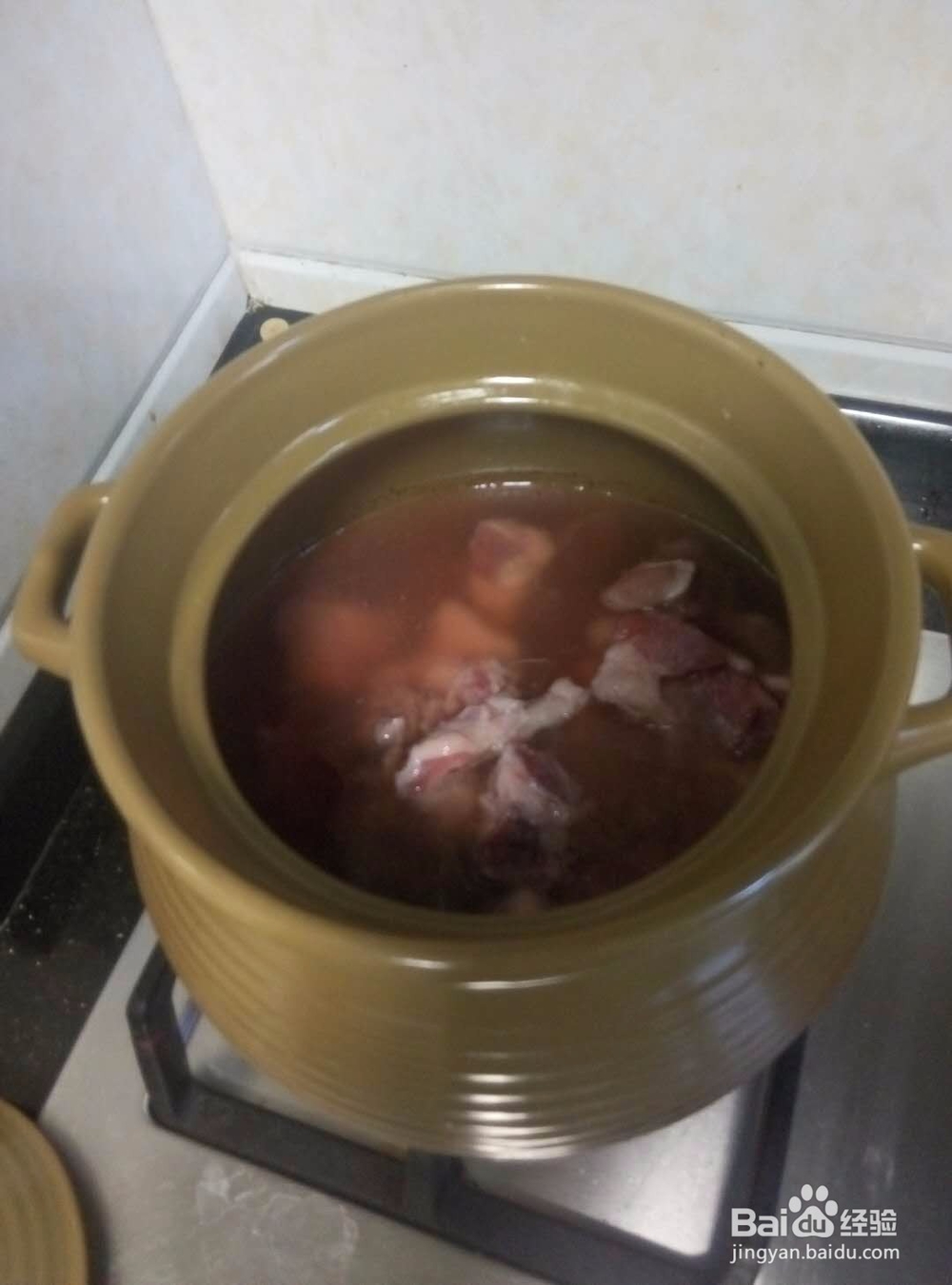 <b>生鲜土茯苓排骨汤的做法</b>