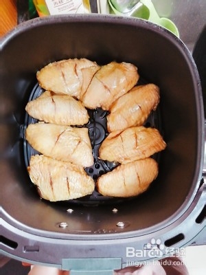 油蜜汁鸡翅的做法