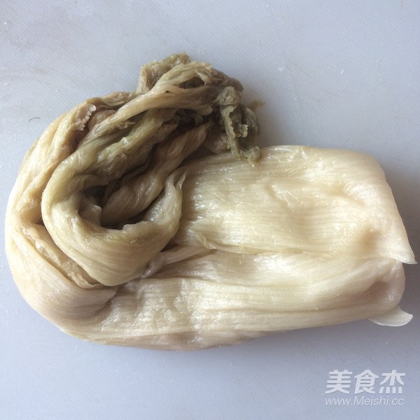 酸菜肉丸煲的做法