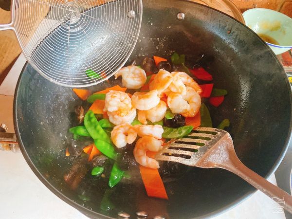 爽口秋耳荷兰豆炒鲜虾仁