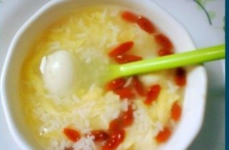 枸杞蛋花煮米酒