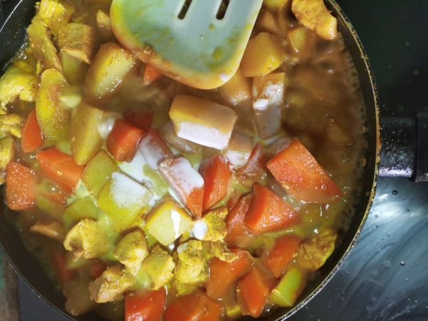土豆咖喱鸡胸粒