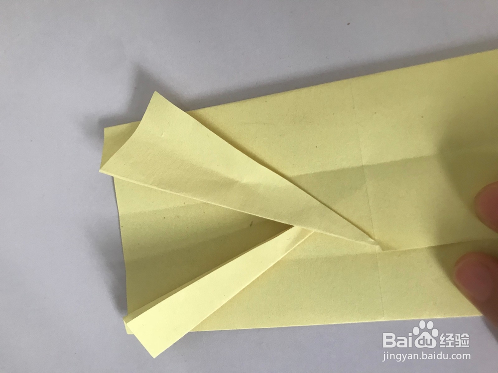 用纸怎么折出和服呢