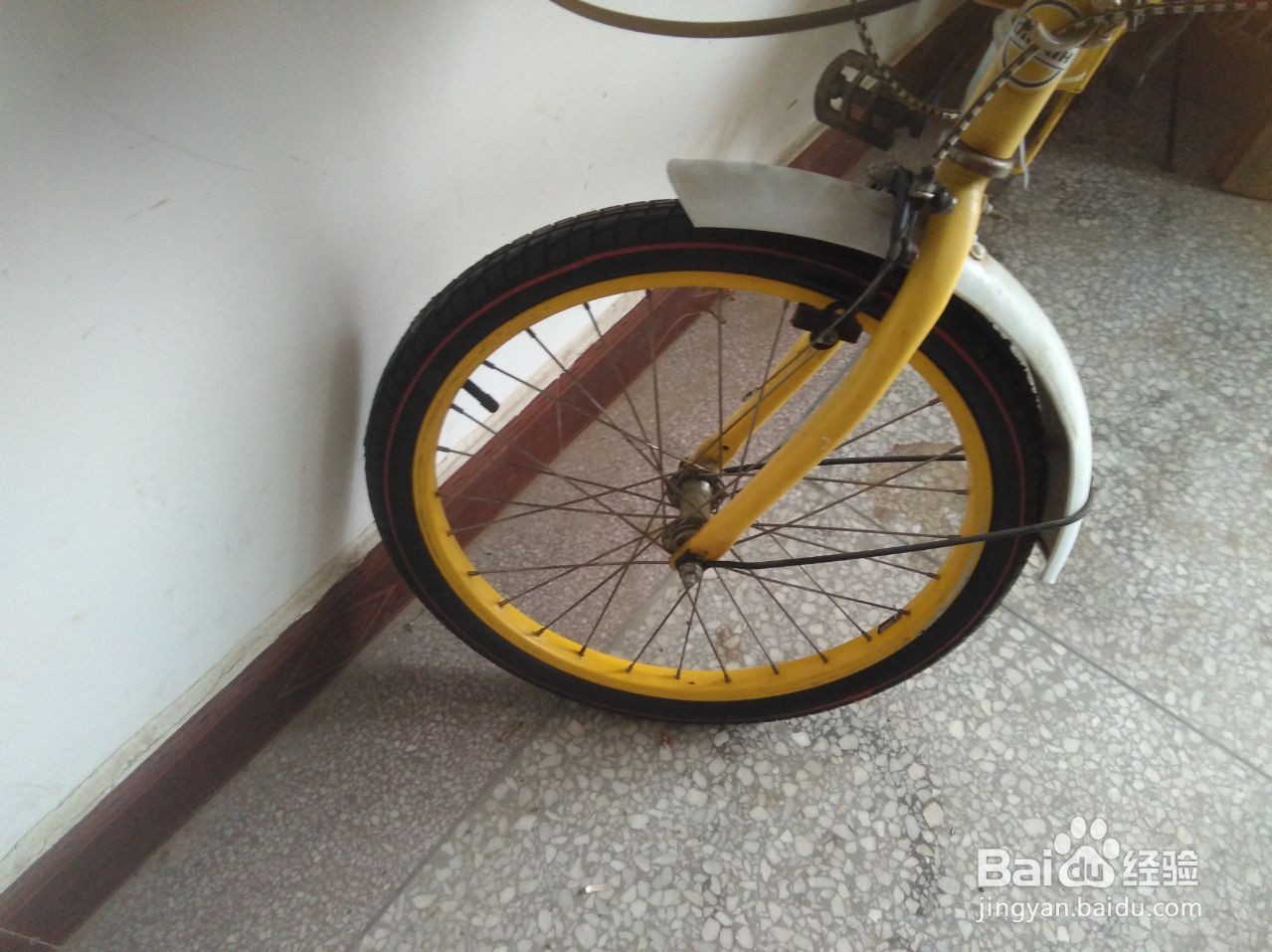 儿童自行车轮怎么装上车身？