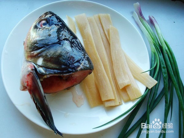 鱼头苕粉煲的制作方法