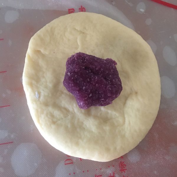 椰香蝴蝶结面包
