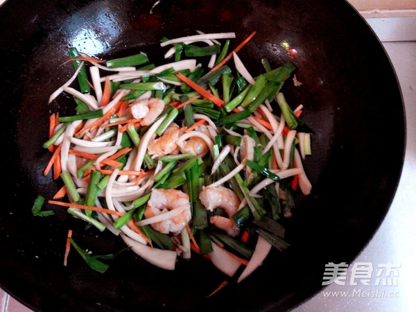 韭菜鲍菇炒虾仁