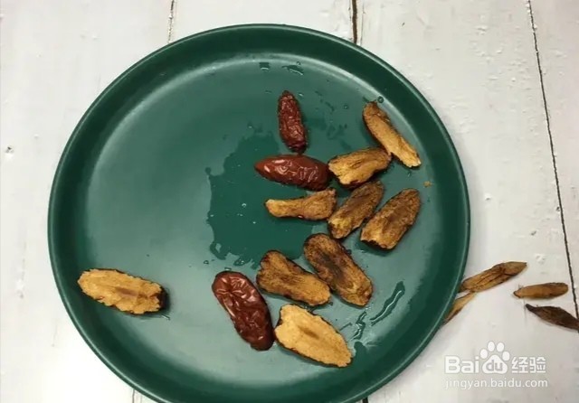 茶树菇红萝卜煲猪骨汤