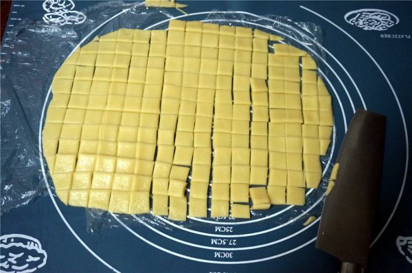 牛奶方块小饼干