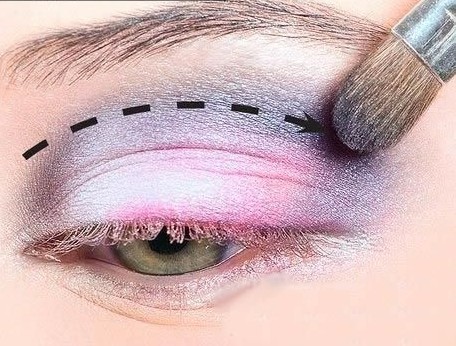 怎样给自己画粉红色眼妆