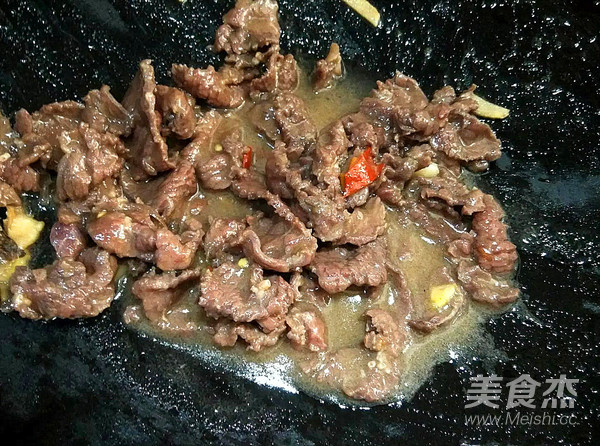 莴笋炒牛肉的做法