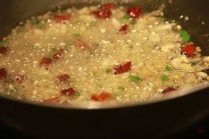 在家制作美味的香辣炸鸡翅