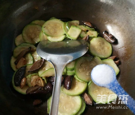 香菇炒西葫芦片