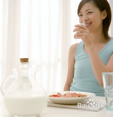 冬天皮肤干燥起皮怎么解决
