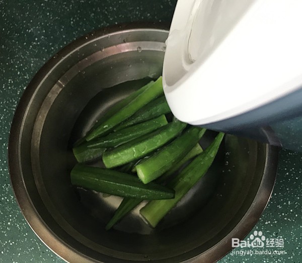 好吃的蒜蓉辣酱拌秋葵